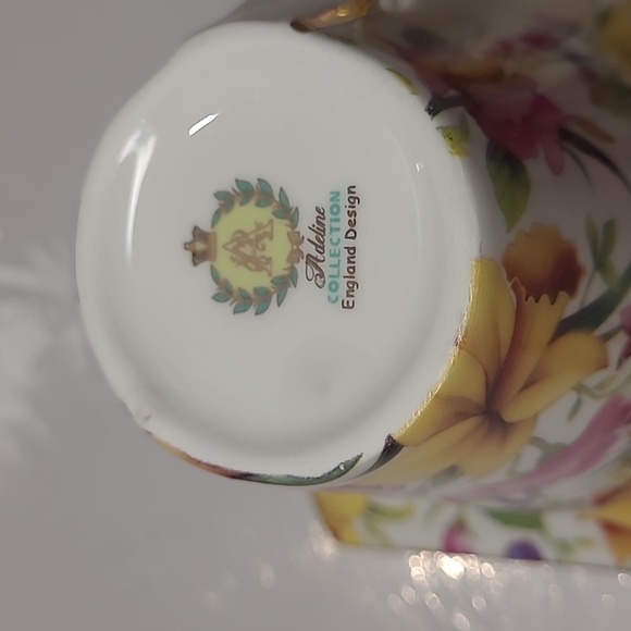 Adeline collection England design teacup and saucer - Picture 6 of 6